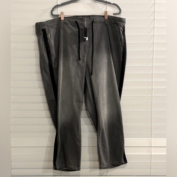 Boyfriend Style Straight Leg Mid-Rise Jean - Picture 3 of 8